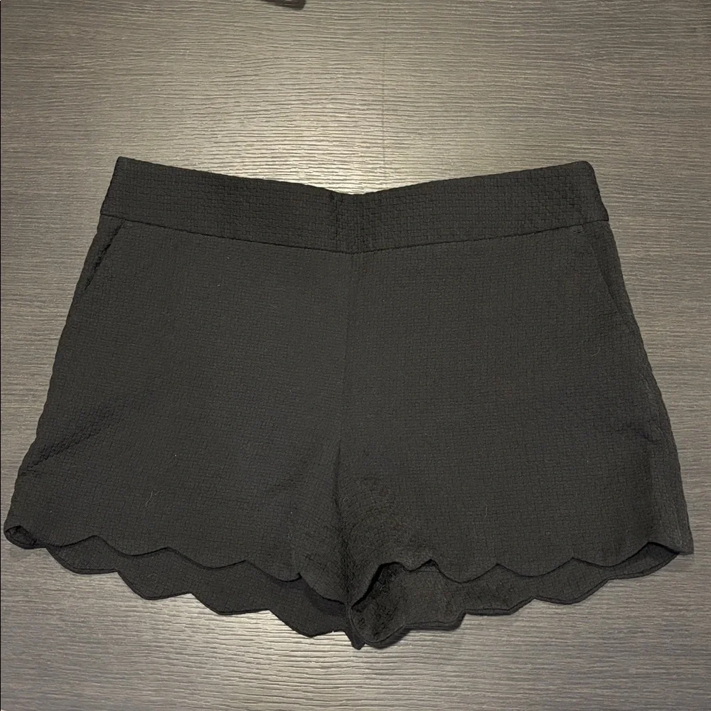 LOFT Women’s Black Textured Scalloped Hem The Riviera Short Size 8‎